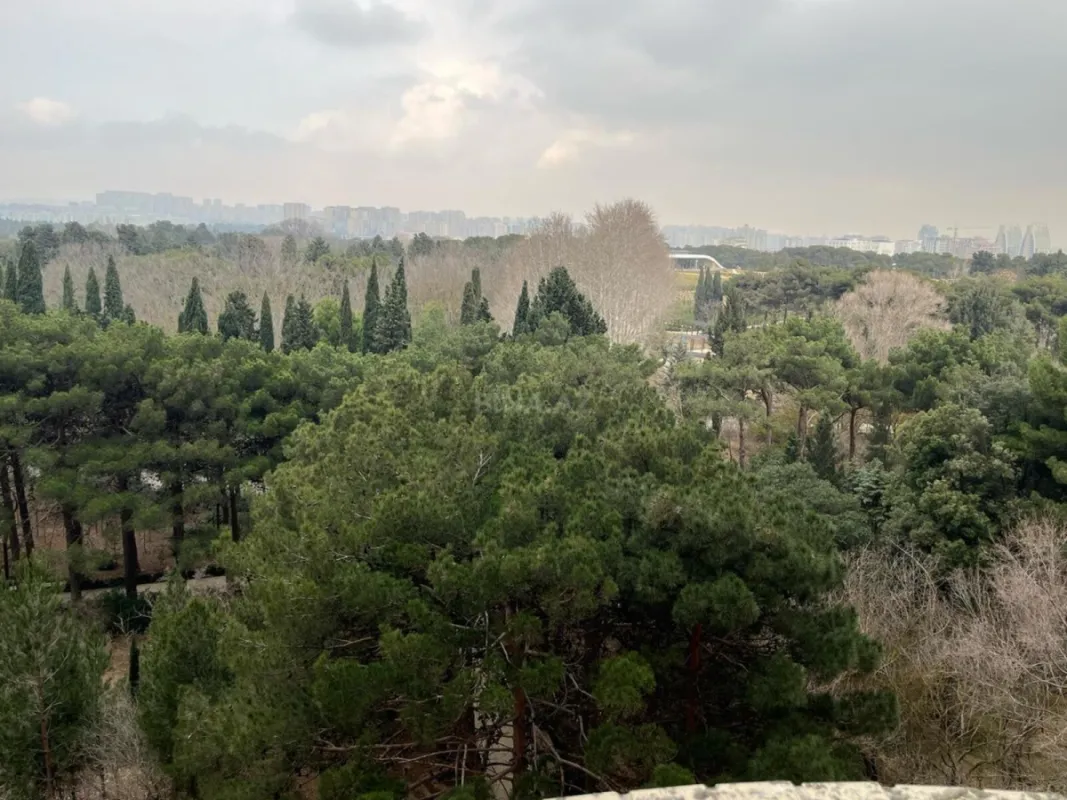 Satılır 3 otaqlı mənzil 137 m²