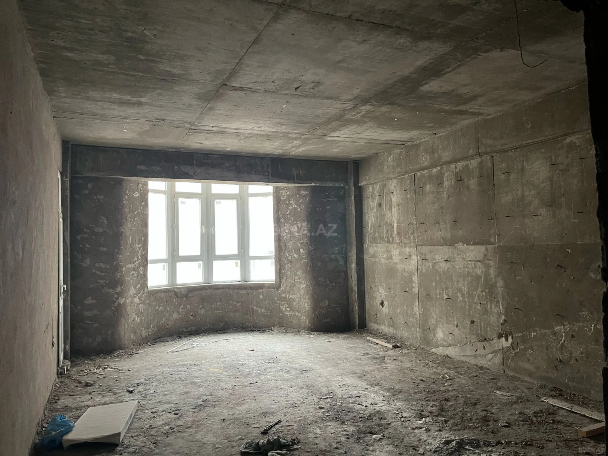 Satılır 3 otaqlı mənzil 137 m²