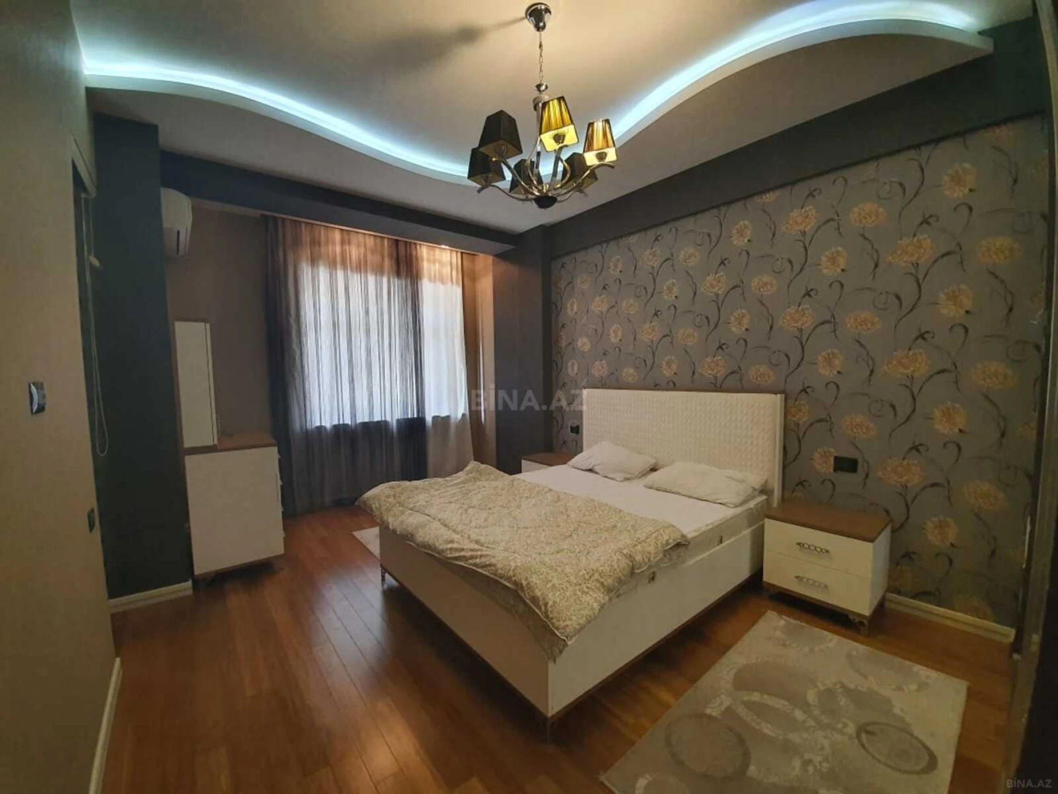 Kirayə verilir 3 otaqlı mənzil 150 m²