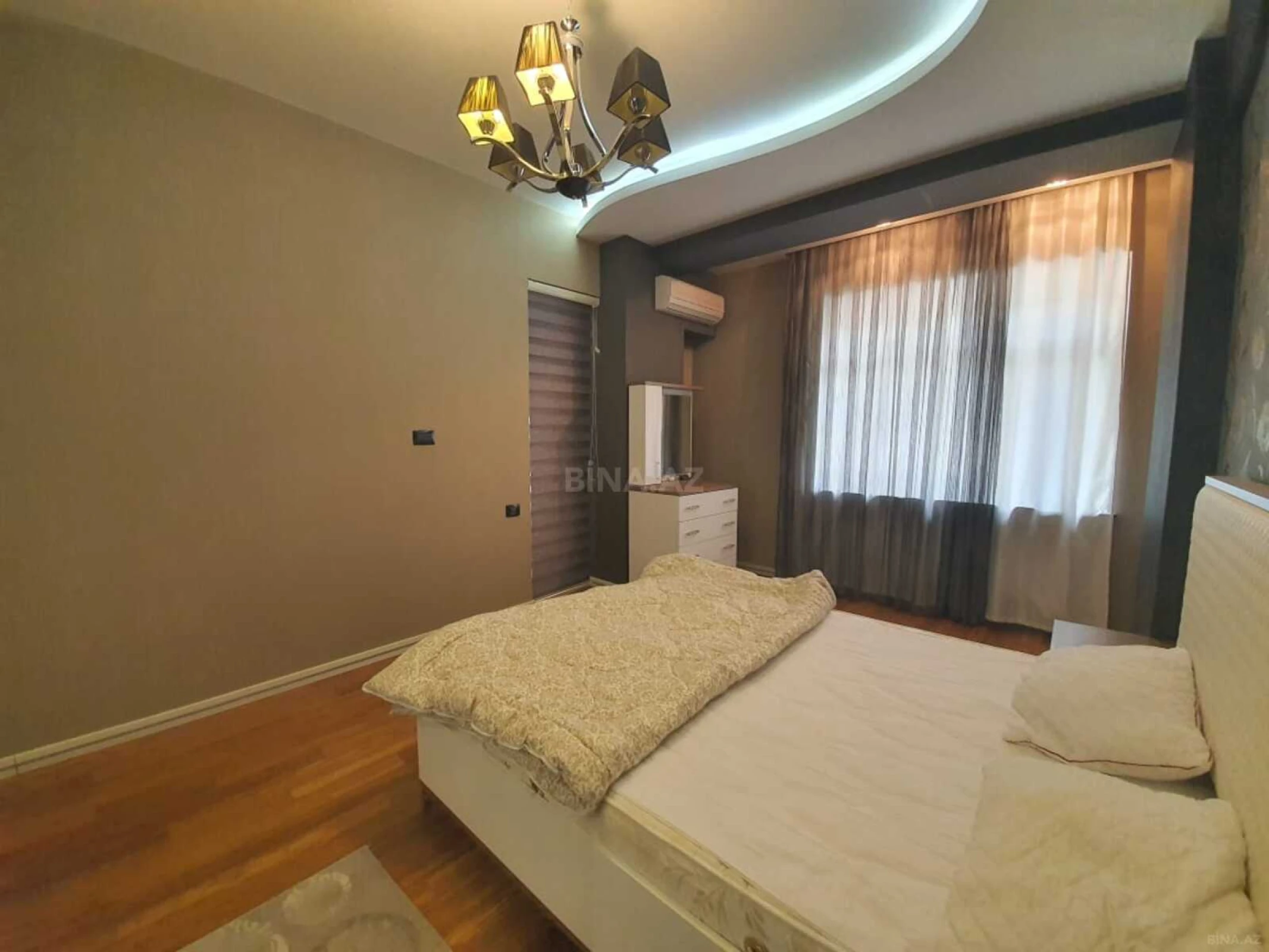 Kirayə verilir 3 otaqlı mənzil 150 m²
