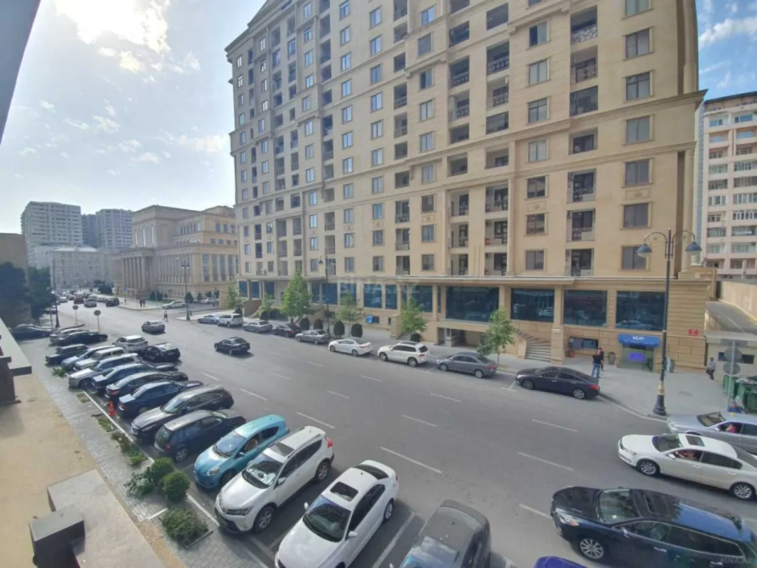 Kirayə verilir 3 otaqlı mənzil 150 m²