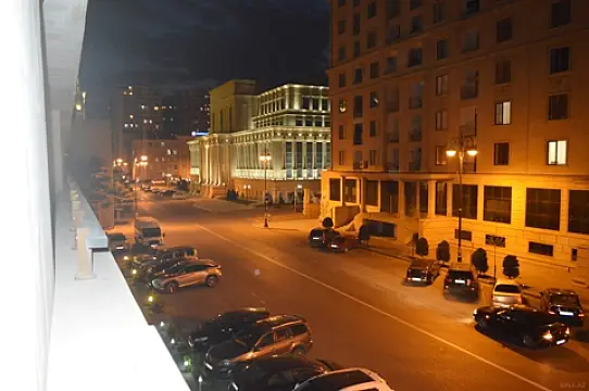 Kirayə verilir 3 otaqlı mənzil 150 m²