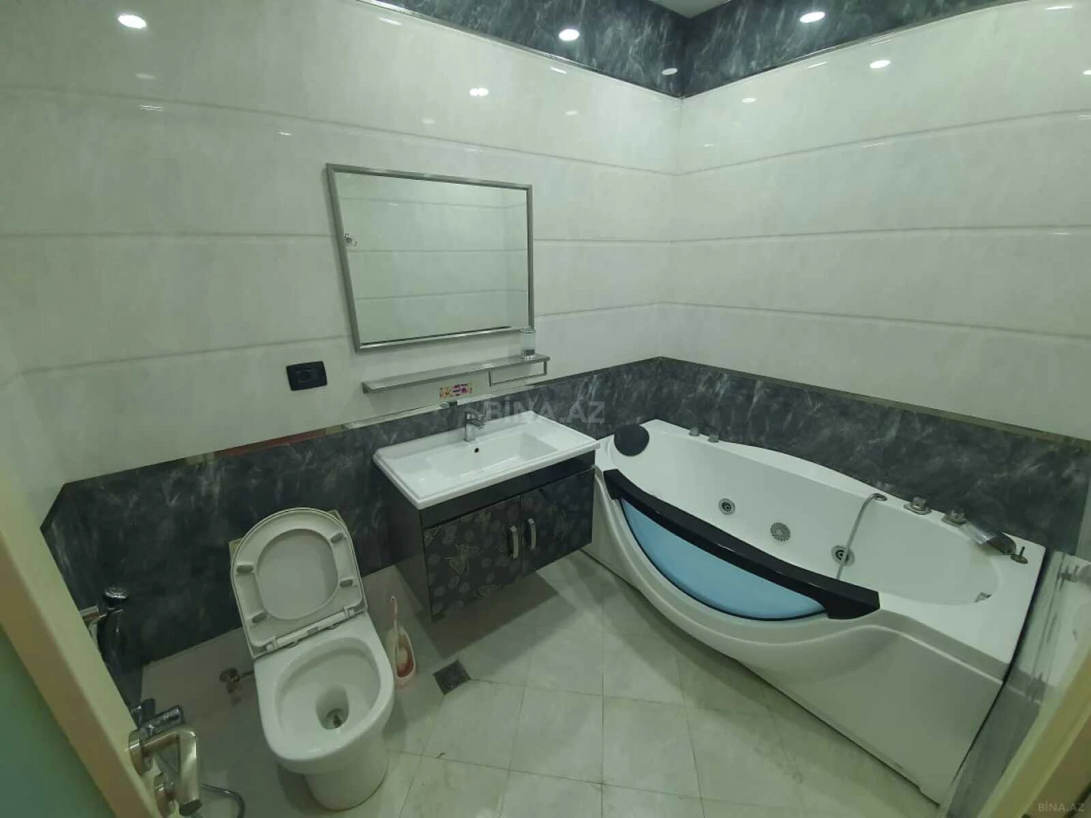 Kirayə verilir 3 otaqlı mənzil 150 m²