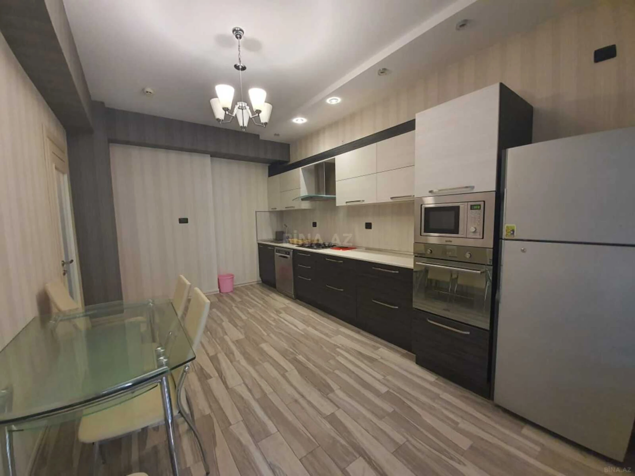 Kirayə verilir 3 otaqlı mənzil 150 m²