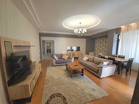 Kirayə verilir 3 otaqlı mənzil 150 m²