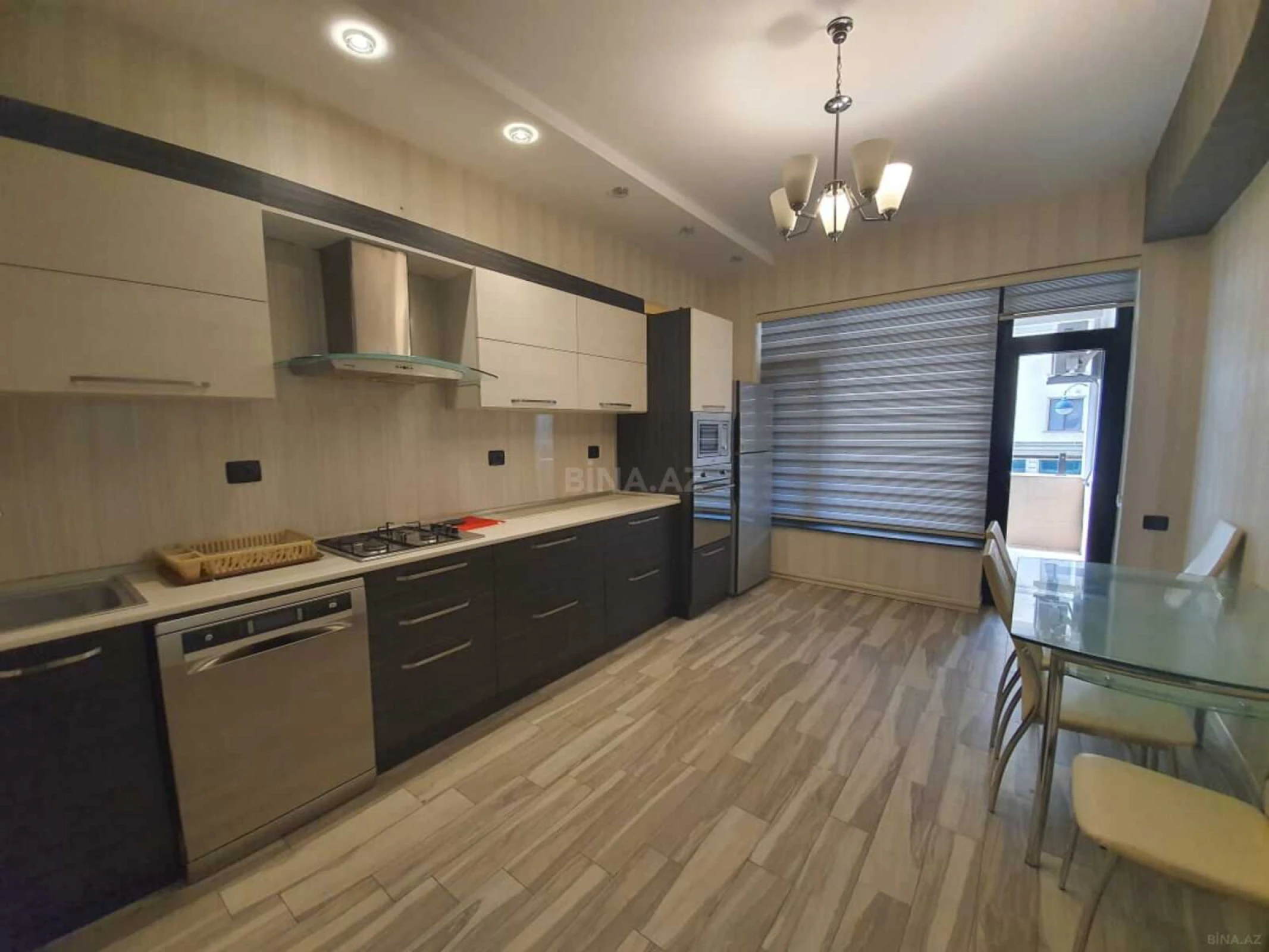 Kirayə verilir 3 otaqlı mənzil 150 m²