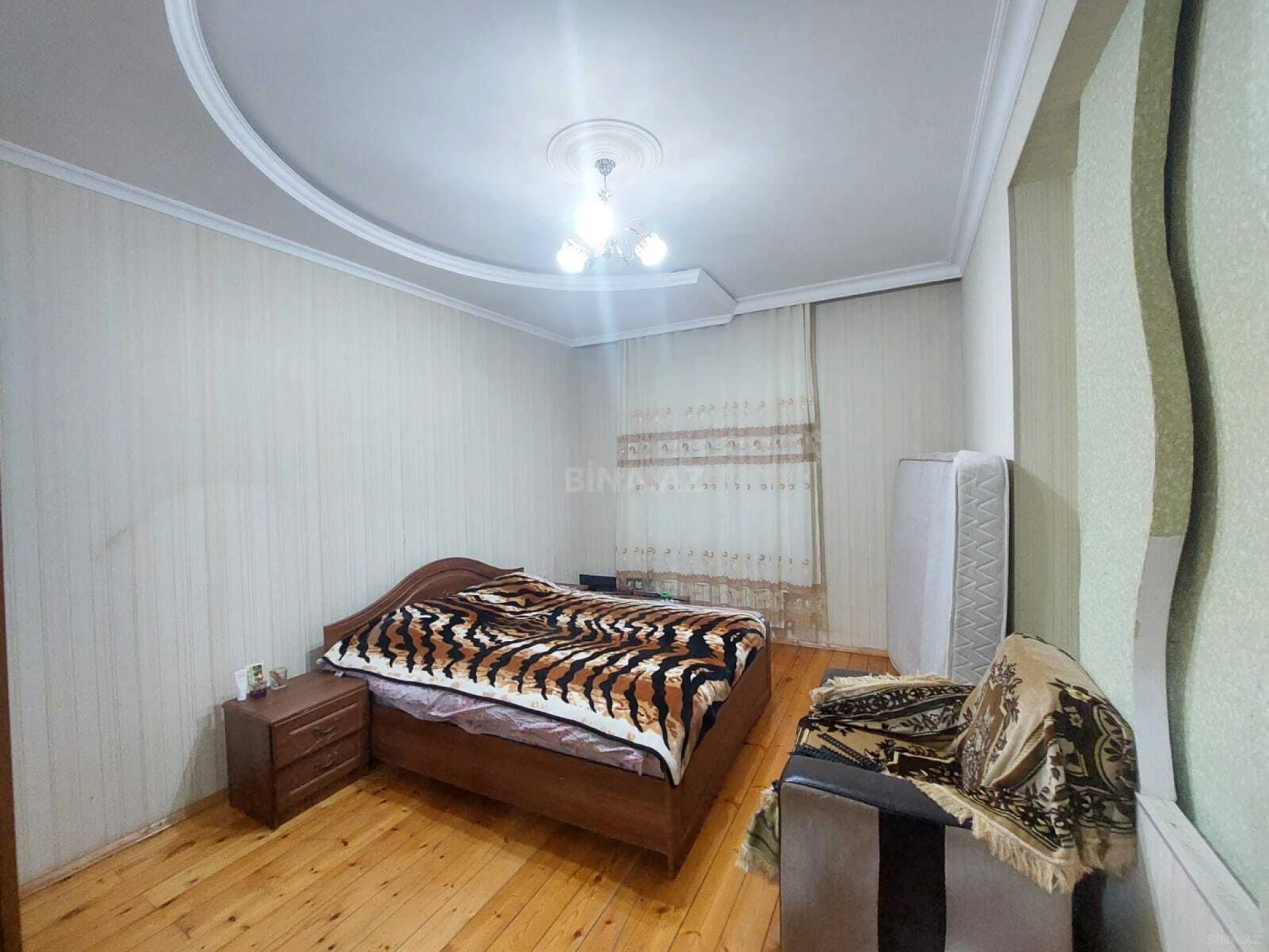 Satılır 2 otaqlı mənzil 90 m²