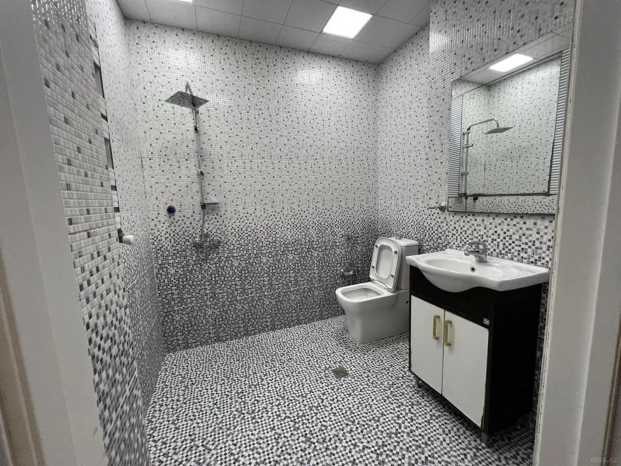 Kirayə verilir 2 otaqlı mənzil 80 m²