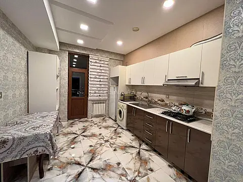 Kirayə verilir 2 otaqlı mənzil 80 m²