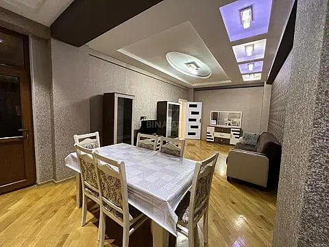 Kirayə verilir 2 otaqlı mənzil 80 m²