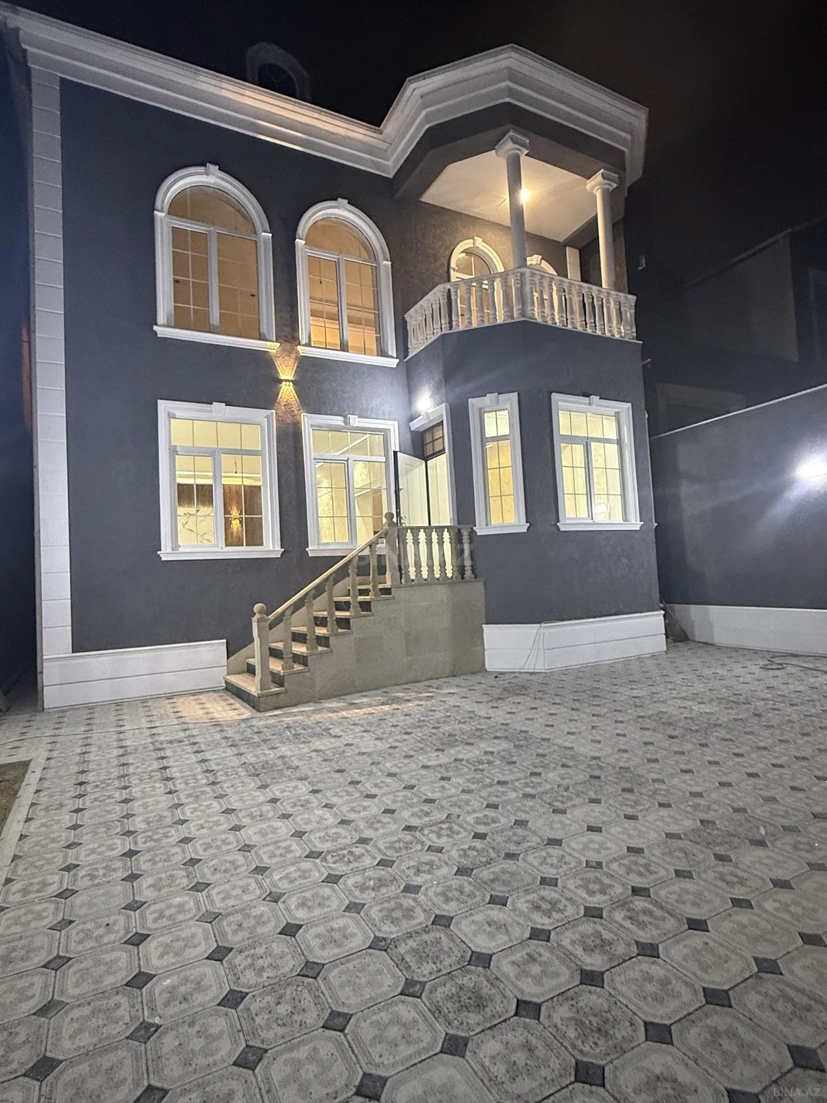 Satılır 6 otaqlı həyət evi 250 m²