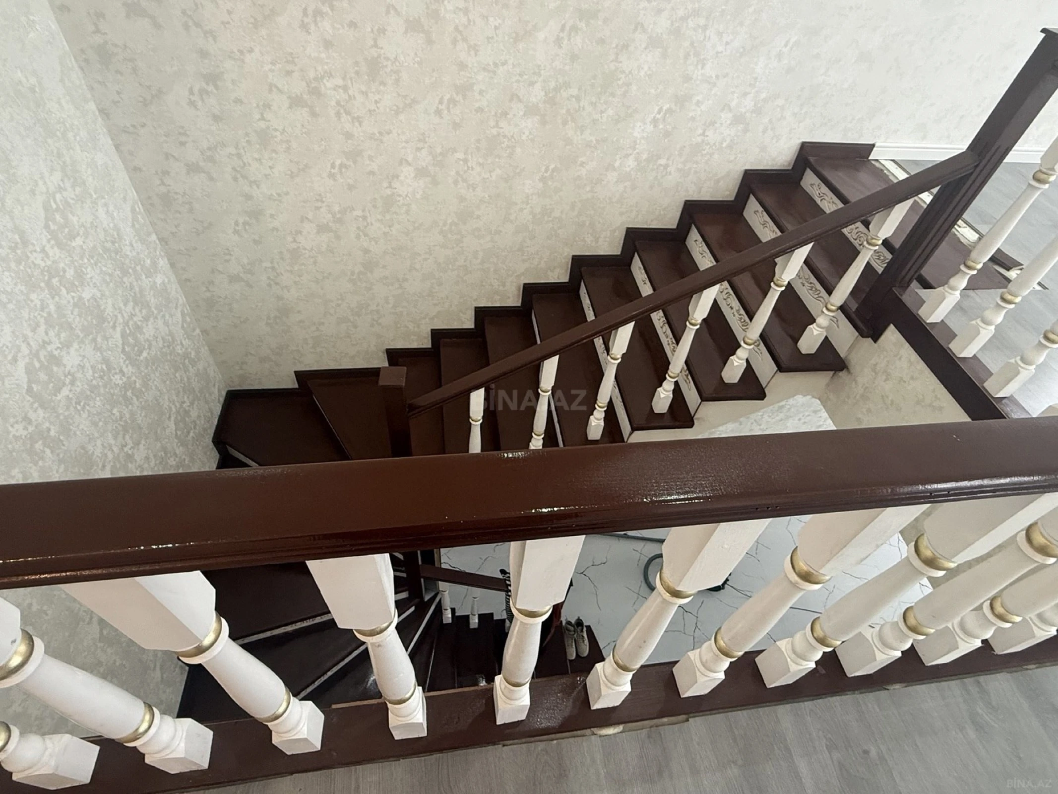 Satılır 6 otaqlı həyət evi 250 m²