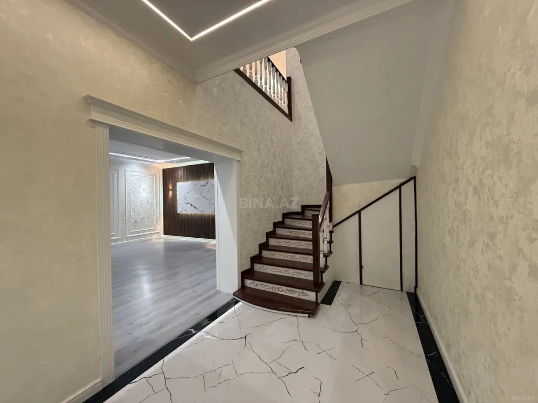 Satılır 6 otaqlı həyət evi 250 m²