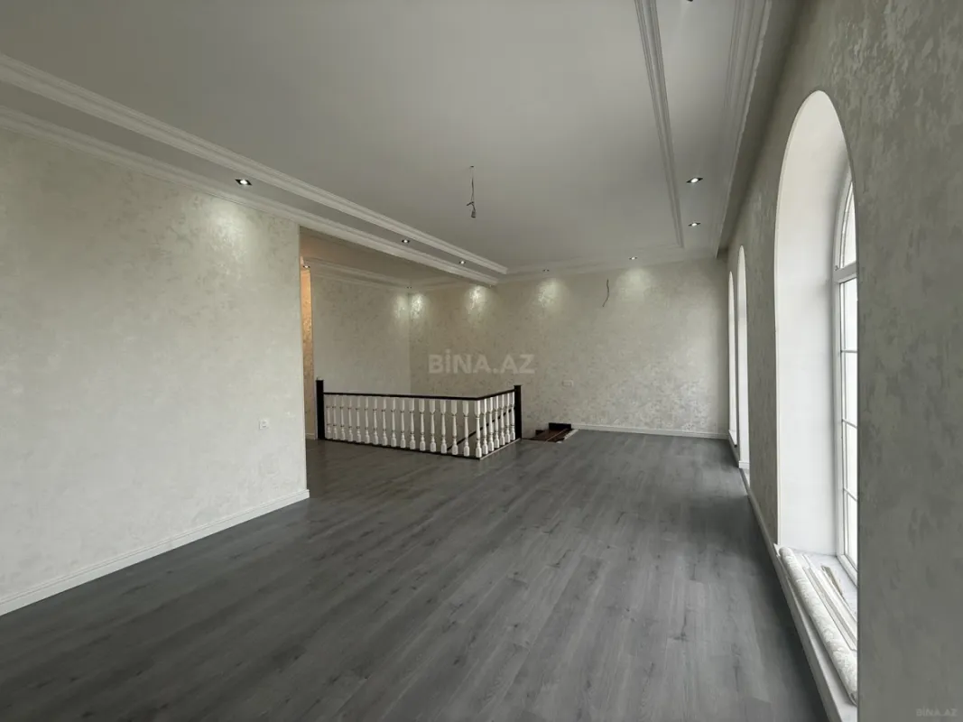 Satılır 6 otaqlı həyət evi 250 m²