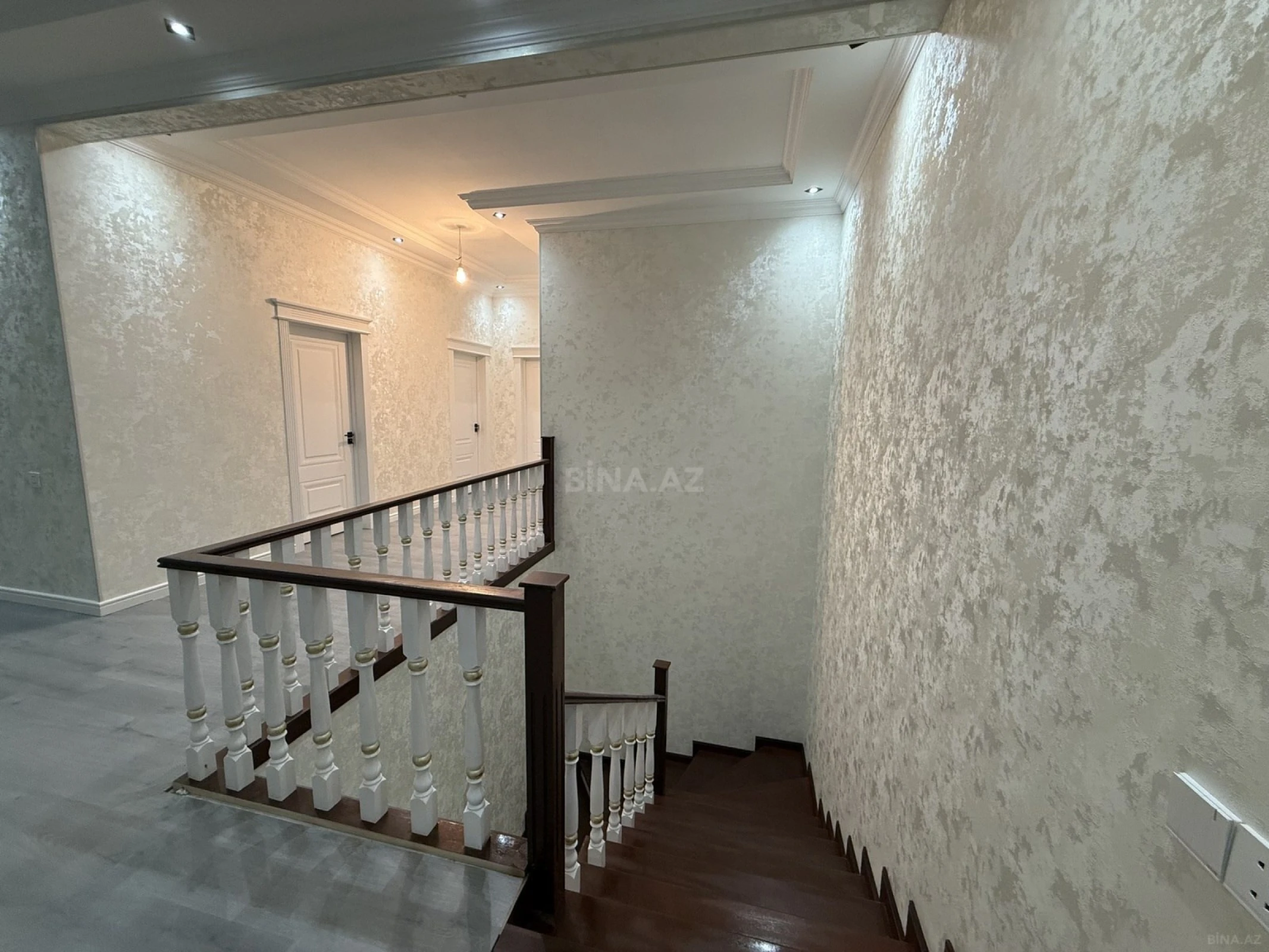 Satılır 6 otaqlı həyət evi 250 m²