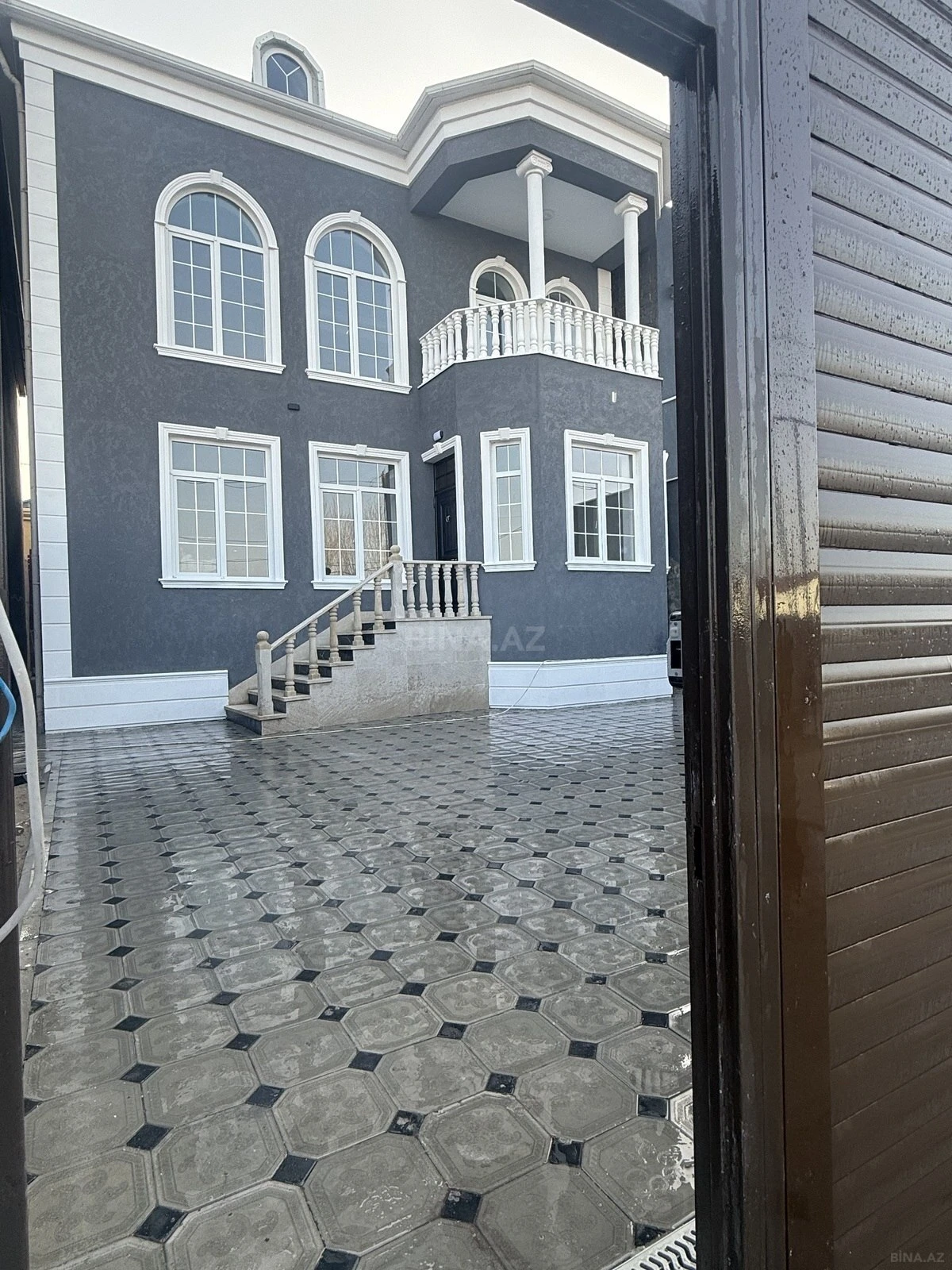 Satılır 6 otaqlı həyət evi 250 m²