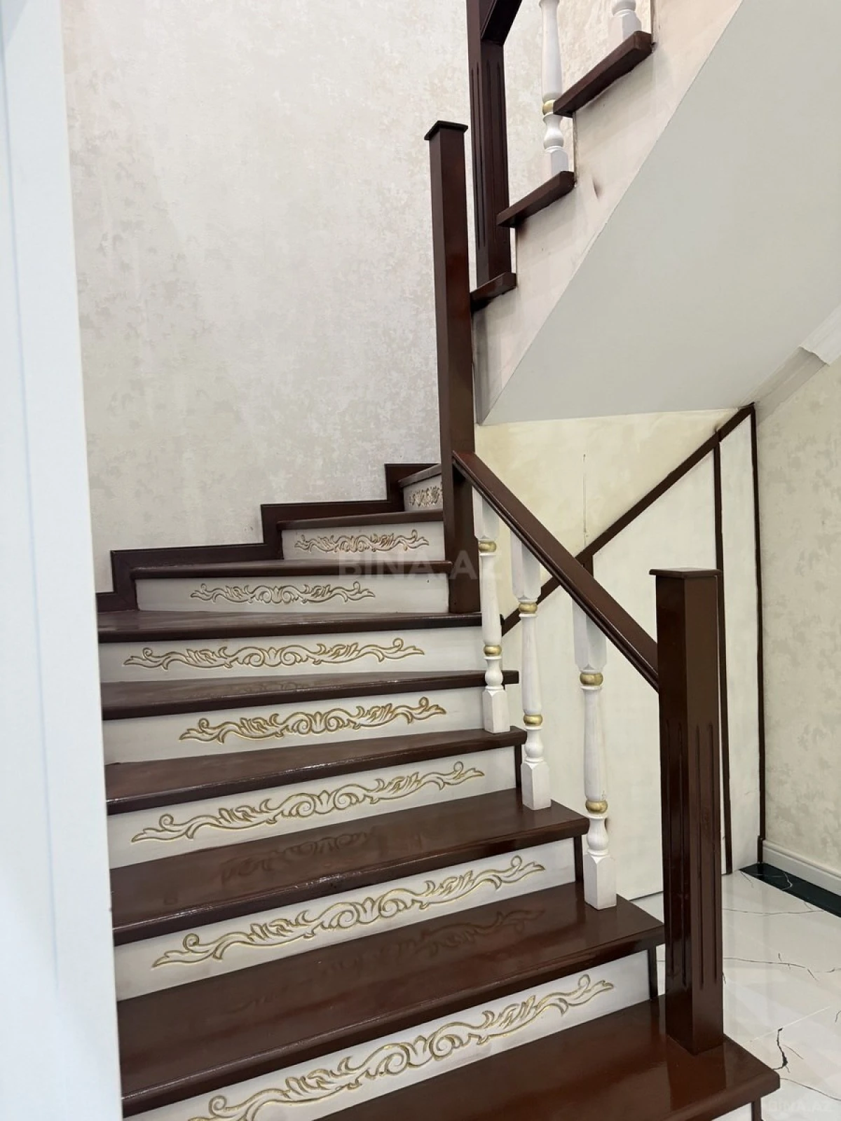Satılır 6 otaqlı həyət evi 250 m²
