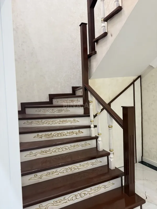 Satılır 6 otaqlı həyət evi 250 m²