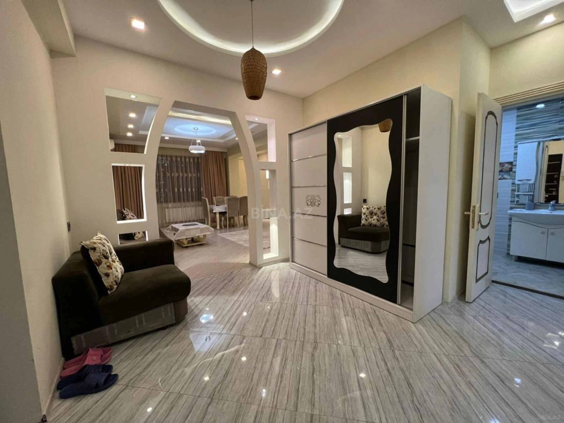 Kirayə verilir 2 otaqlı mənzil 80 m²