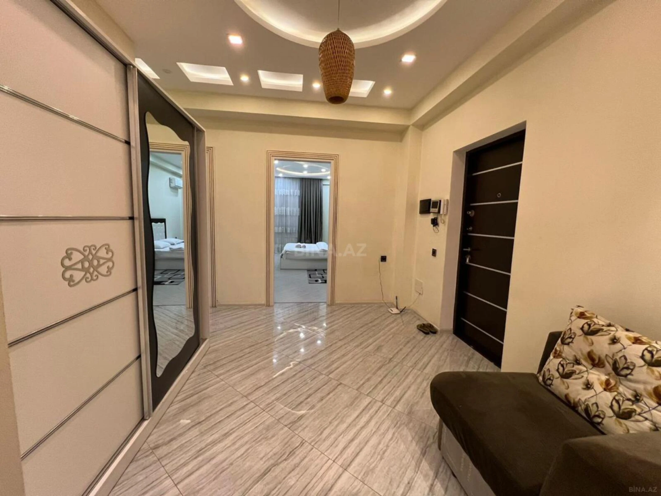 Kirayə verilir 2 otaqlı mənzil 80 m²