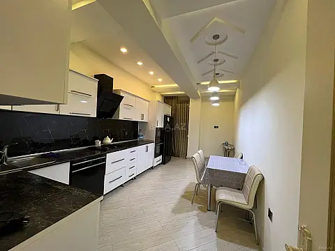 Kirayə verilir 2 otaqlı mənzil 80 m²