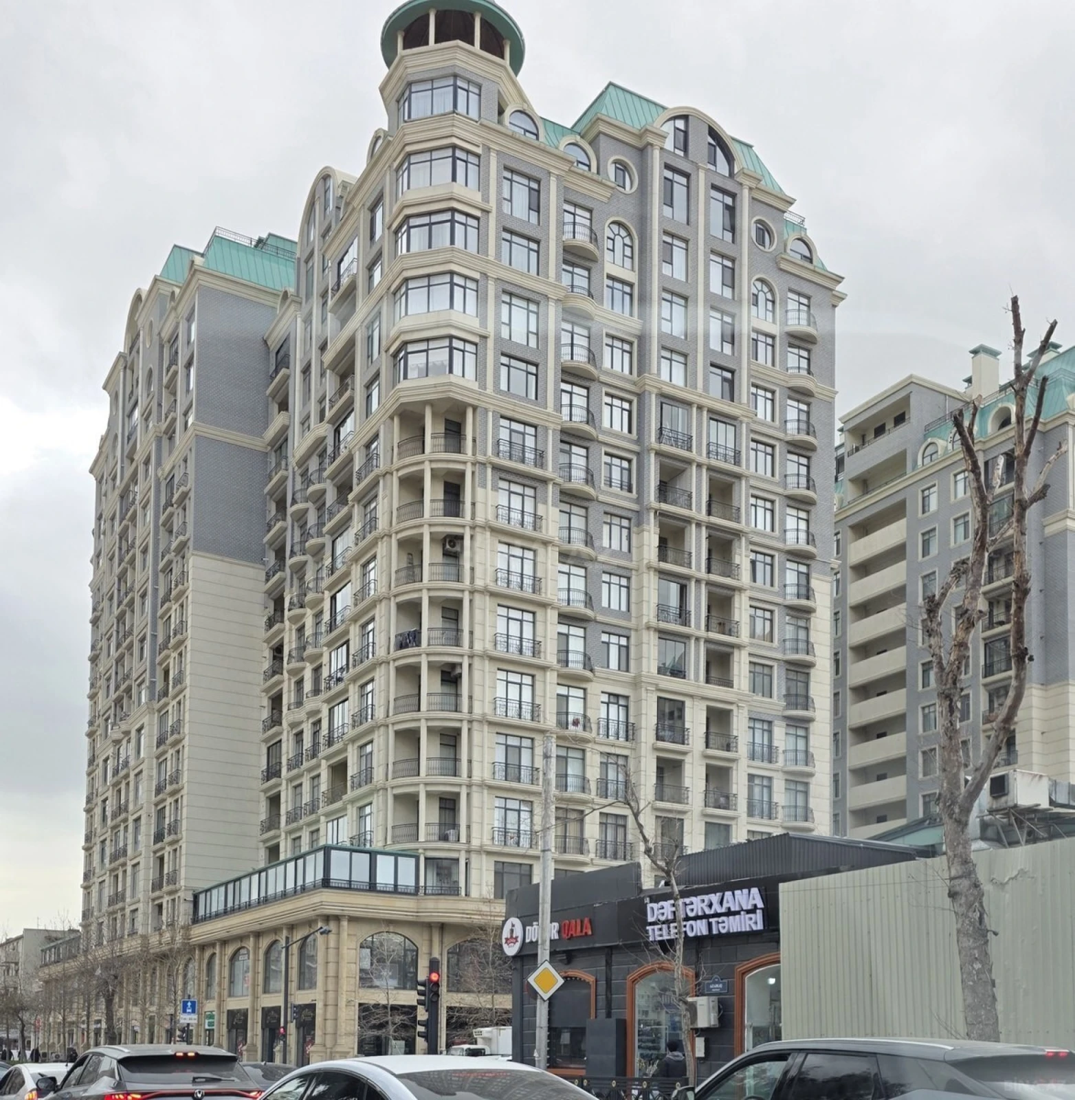 Satılır 3 otaqlı mənzil 142 m²