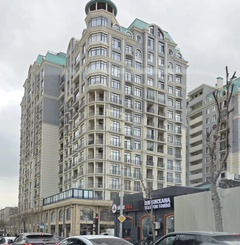 Satılır 3 otaqlı mənzil 142 m²