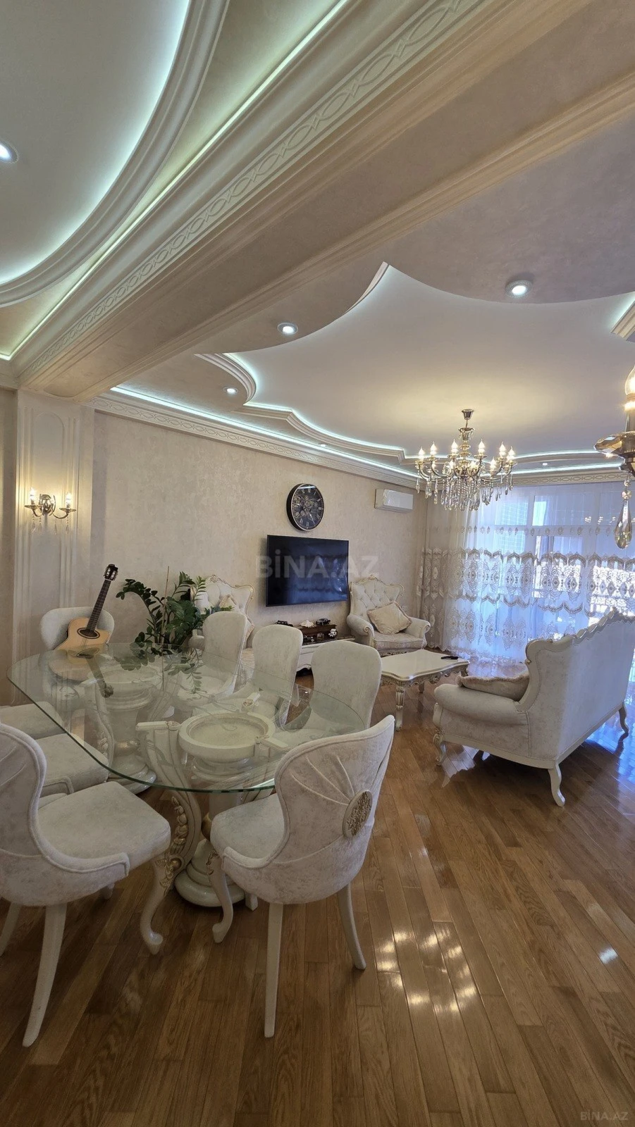 Satılır 3 otaqlı mənzil 142 m²