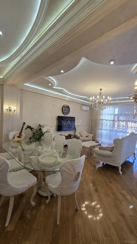 Satılır 3 otaqlı mənzil 142 m²