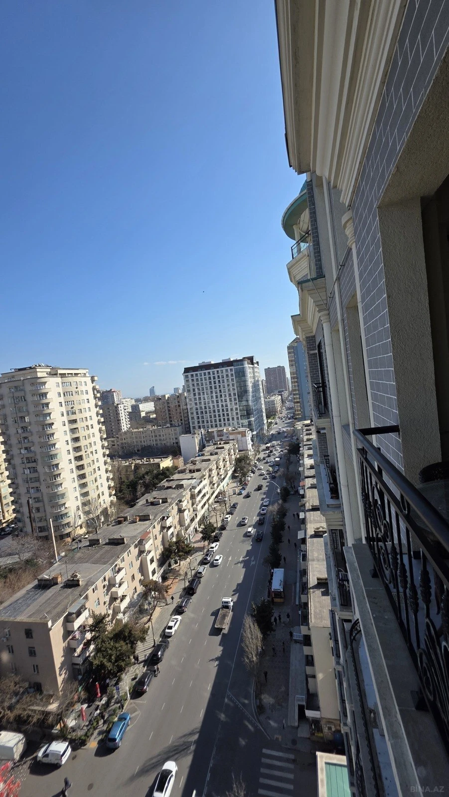 Satılır 3 otaqlı mənzil 142 m²