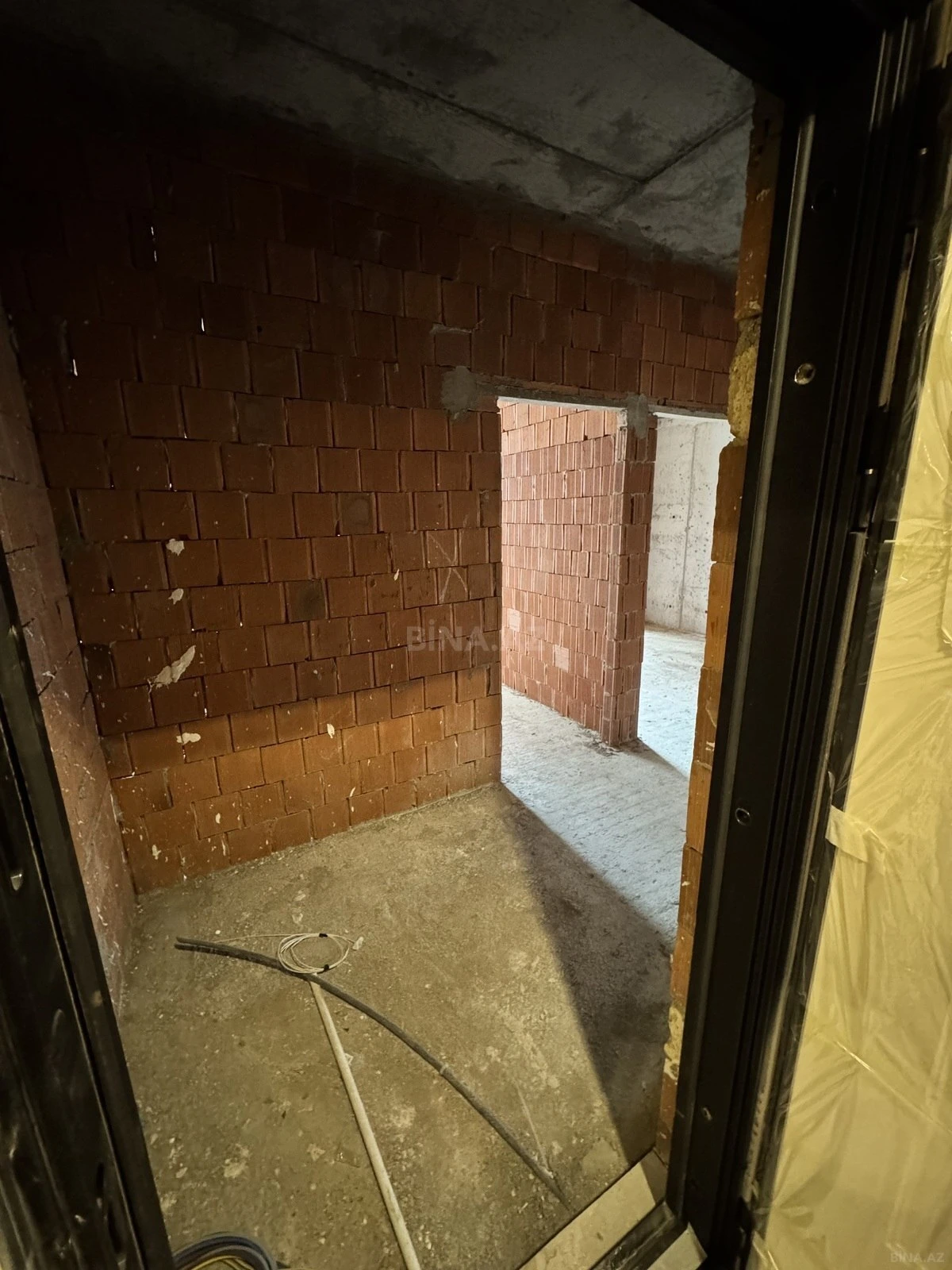 Satılır 3 otaqlı mənzil 112 m²