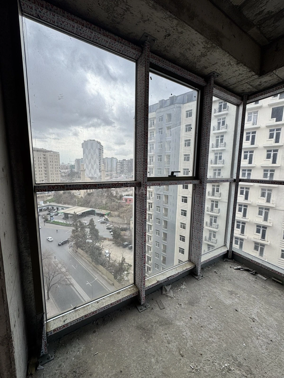 Satılır 3 otaqlı mənzil 112 m²