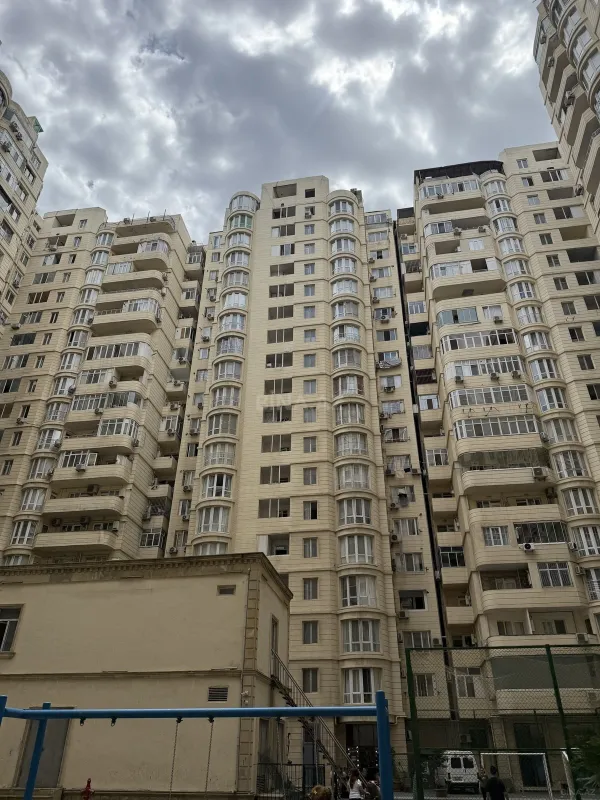 Satılır 2 otaqlı mənzil 68 m²