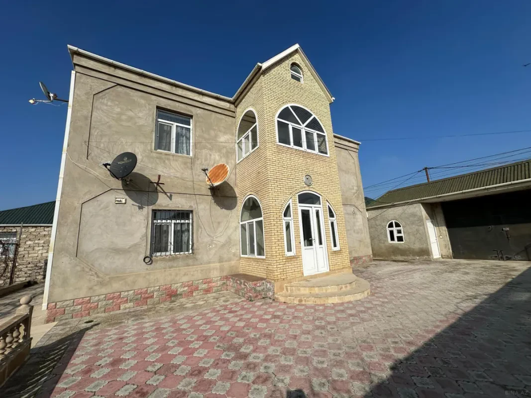 Satılır 6 otaqlı həyət evi 200 m²