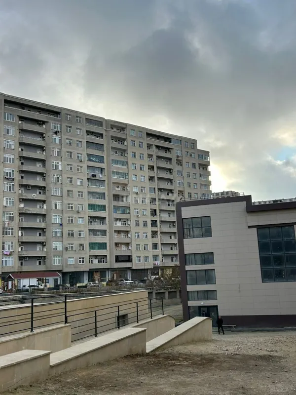 Satılır 3 otaqlı mənzil 136 m²