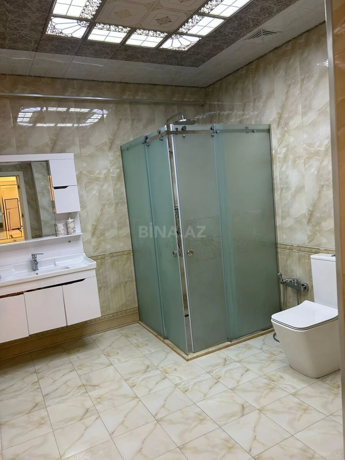 Satılır 3 otaqlı mənzil 136 m²