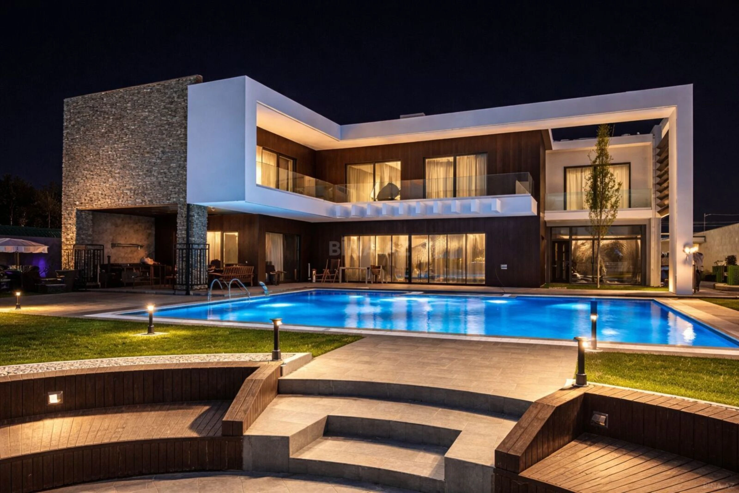 Kirayə verilir 6 otaqlı həyət evi 550 m²