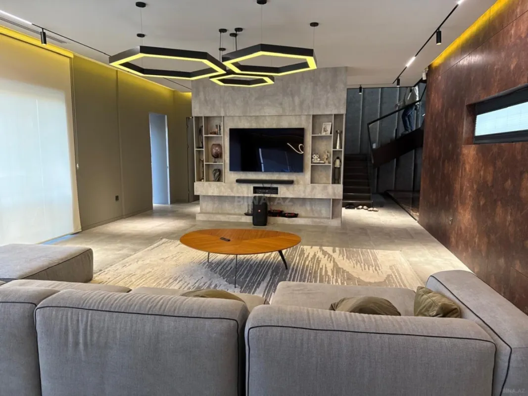 Kirayə verilir 6 otaqlı həyət evi 550 m²