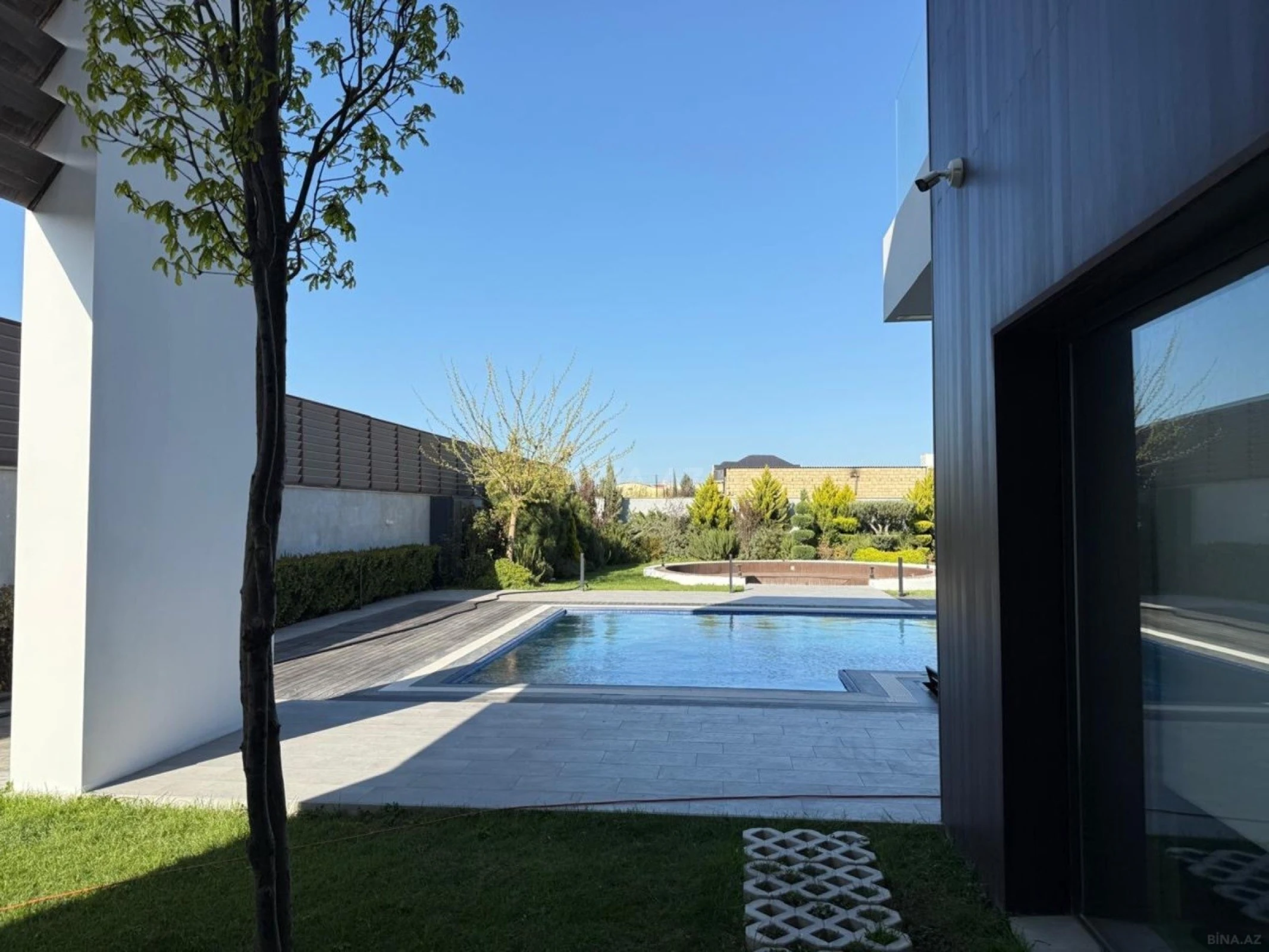 Kirayə verilir 6 otaqlı həyət evi 550 m²