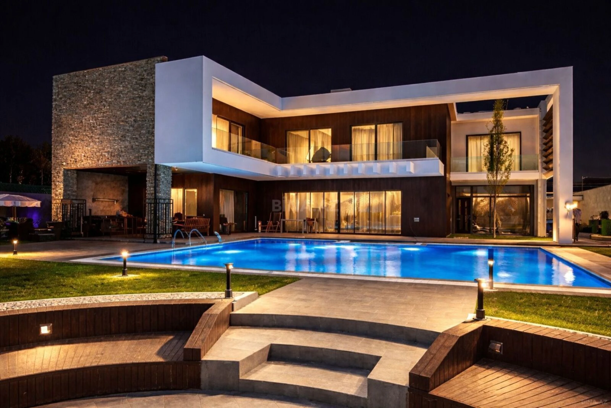 Kirayə verilir 6 otaqlı həyət evi 550 m²