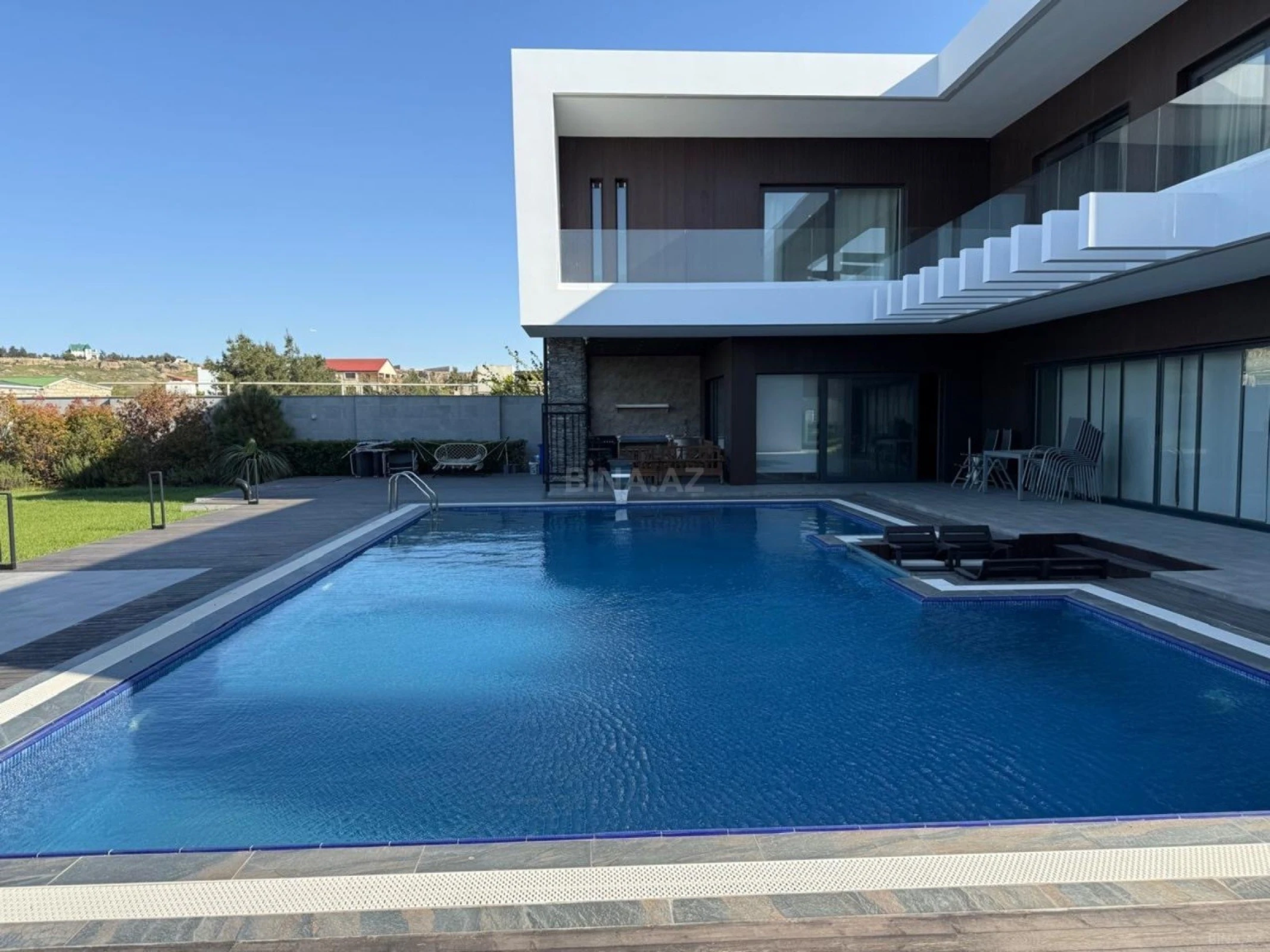 Kirayə verilir 6 otaqlı həyət evi 550 m²