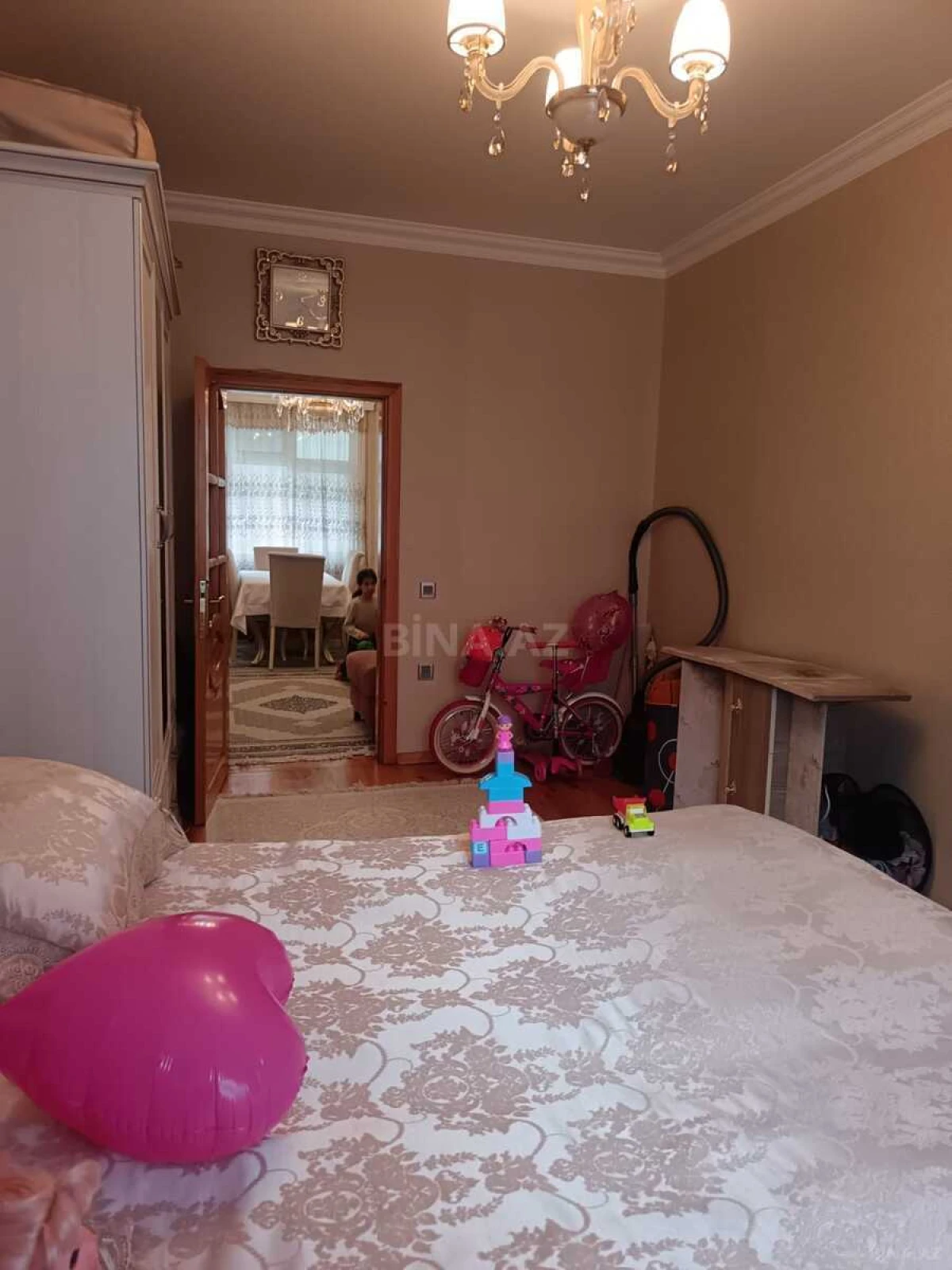 Satılır 5 otaqlı mənzil 130 m²