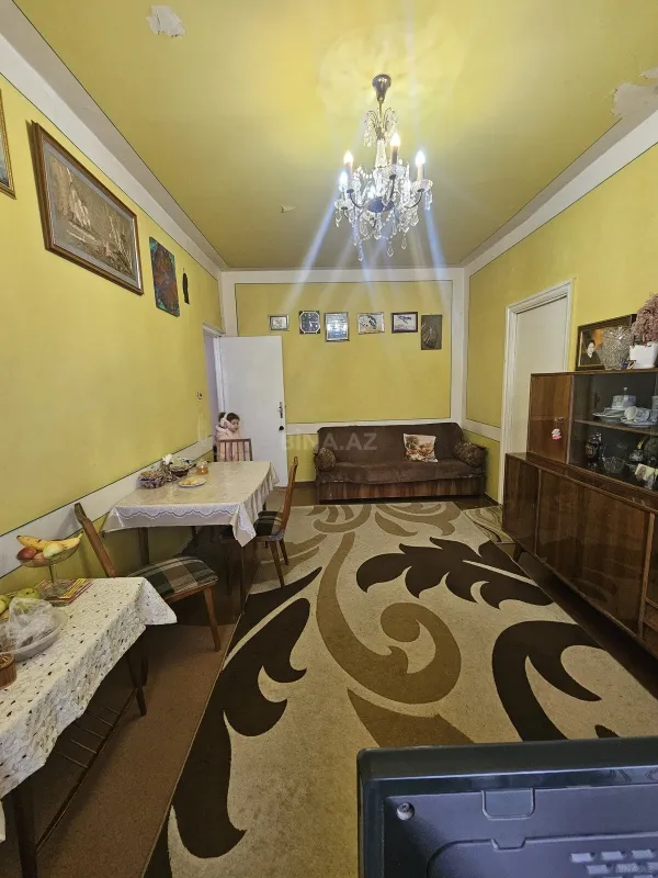 Satılır 5 otaqlı mənzil 130 m²