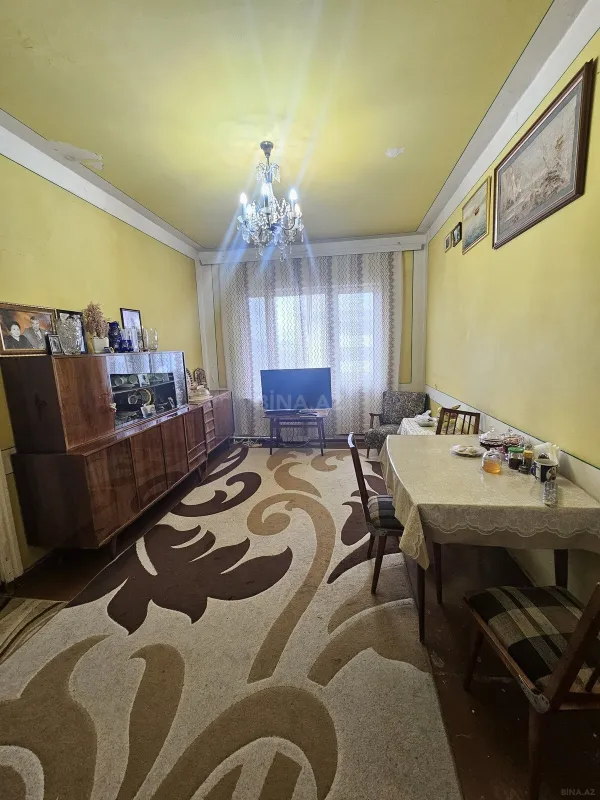 Satılır 5 otaqlı mənzil 130 m²