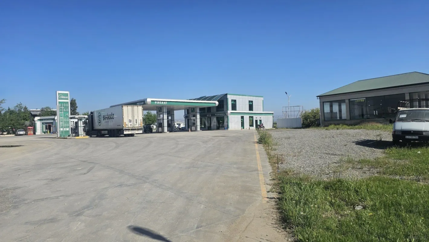 Satılır obyekt 4400 m²