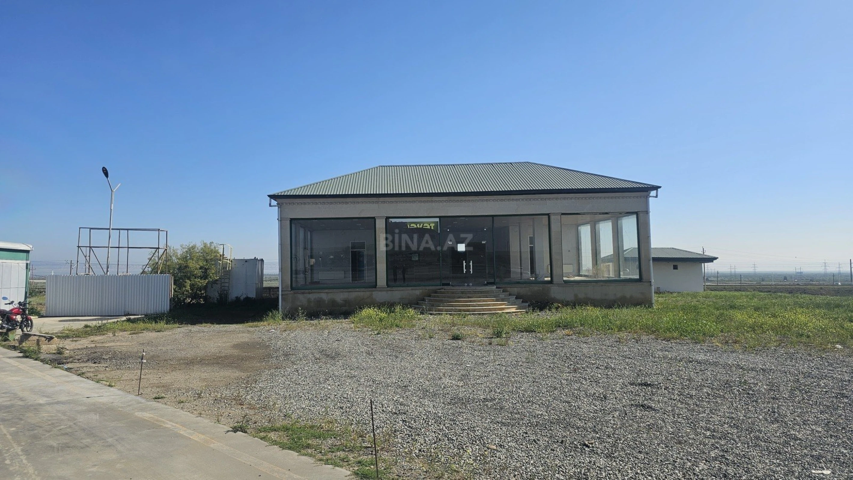 Satılır obyekt 4400 m²