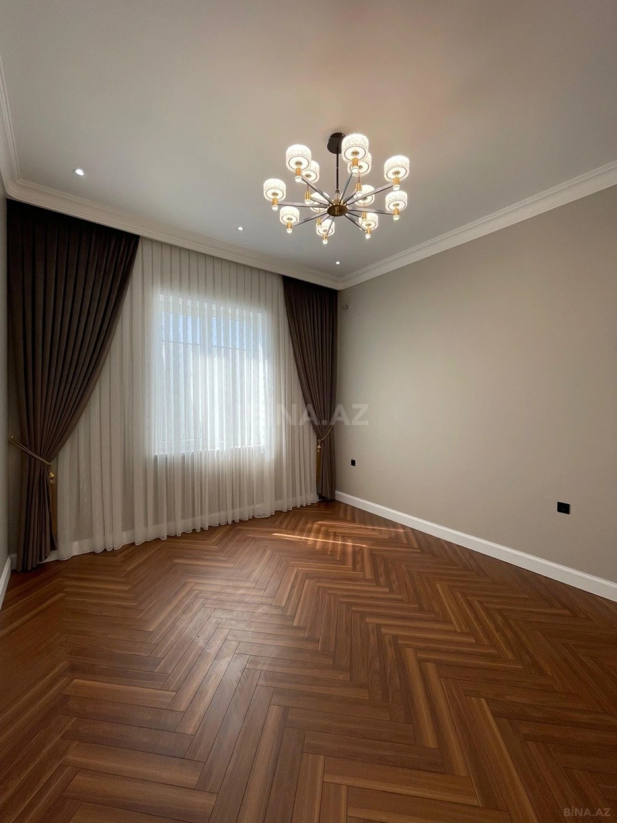 Satılır 5 otaqlı həyət evi 230 m²