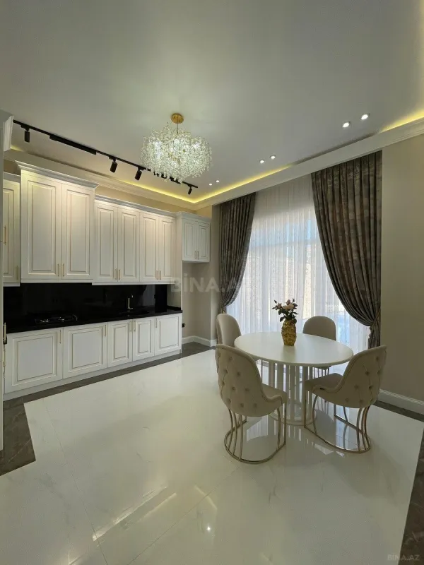 Satılır 5 otaqlı həyət evi 230 m²