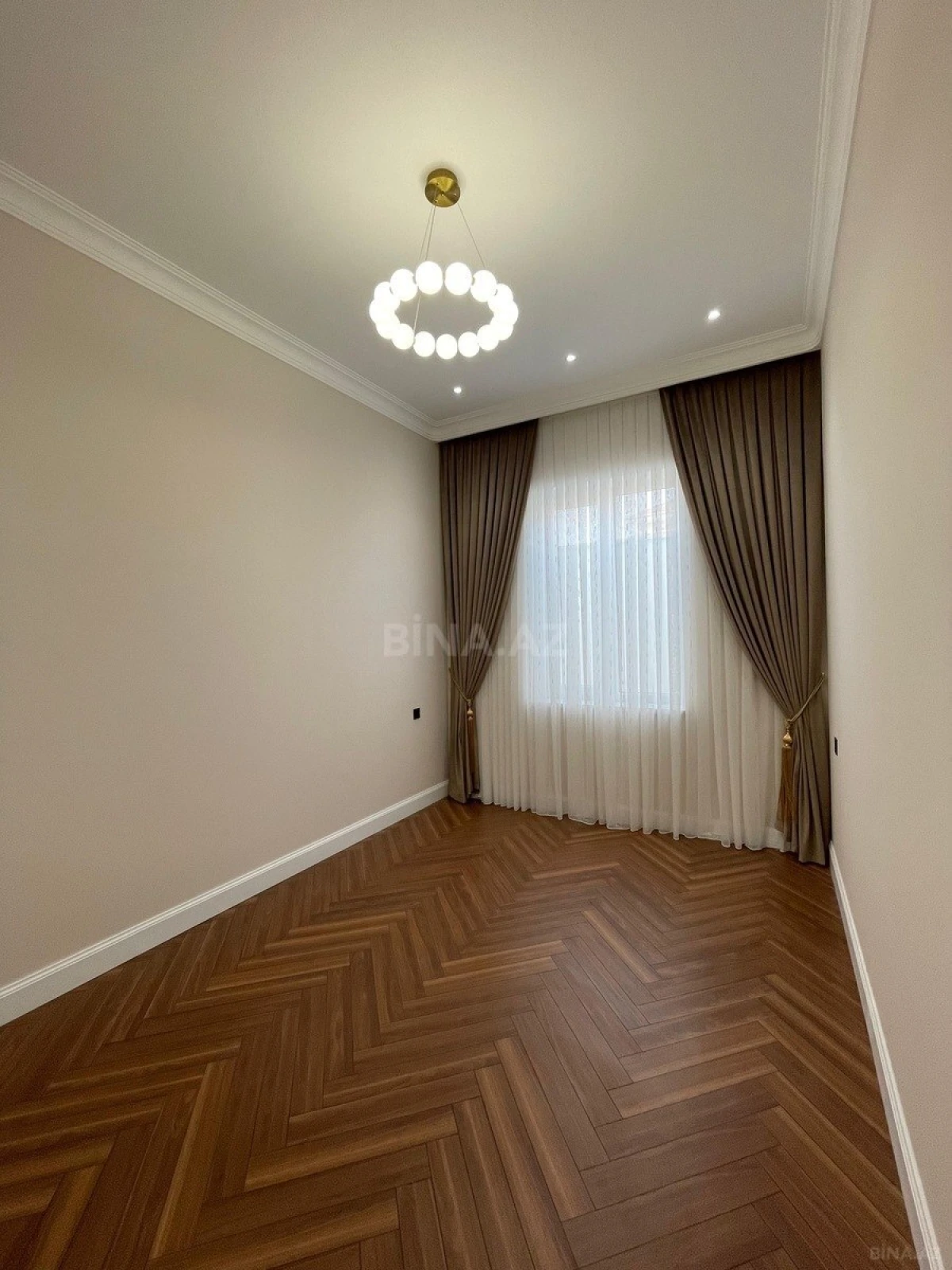 Satılır 5 otaqlı həyət evi 230 m²