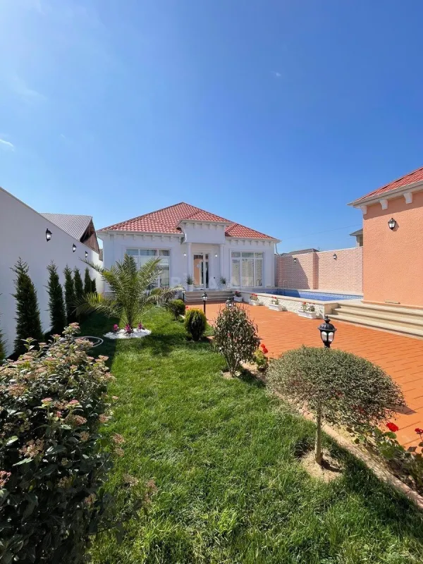 Satılır 5 otaqlı həyət evi 230 m²